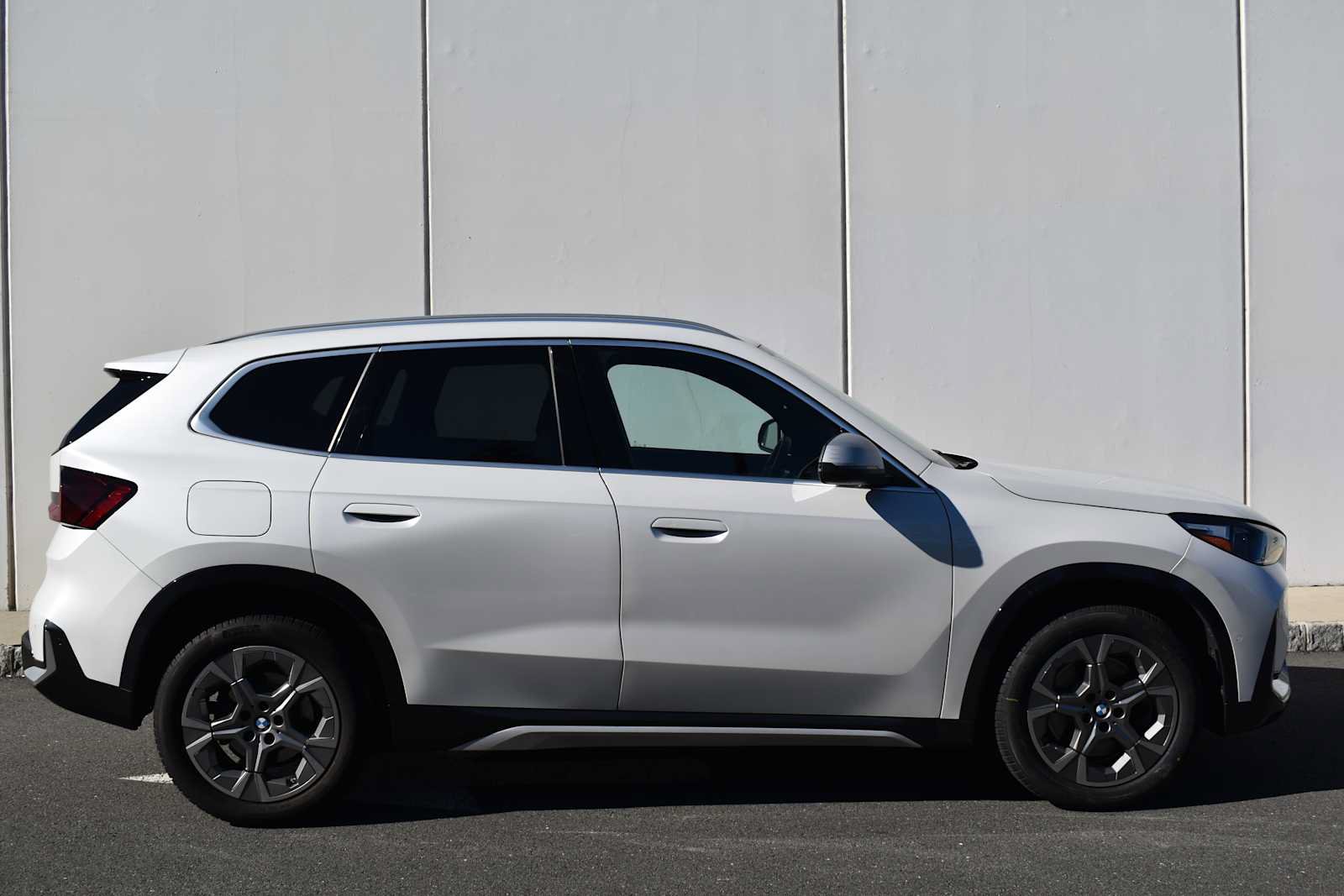 Used 2024 BMW X1 xDrive28i AWD/4WD image 4