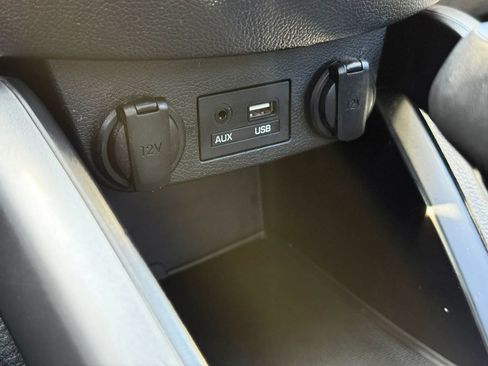 Used 2017 Hyundai Veloster Value Edition FWD image 29