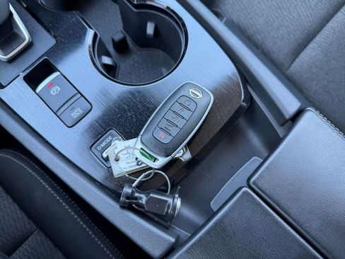 Used 2025 Nissan Rogue SV FWD image 21