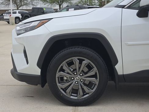 Used 2025 Toyota RAV4 XLE Premium image 8