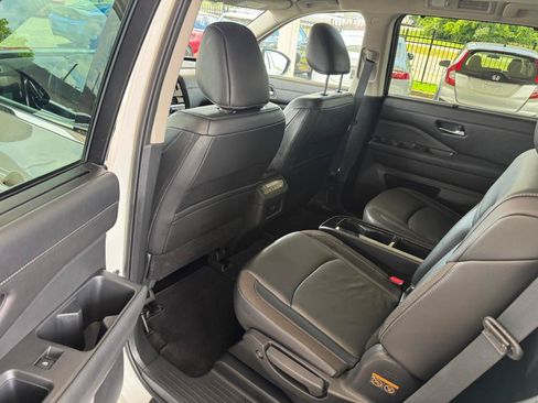 Used 2024 Nissan Pathfinder SL w/ SL Premium Package FWD image 14