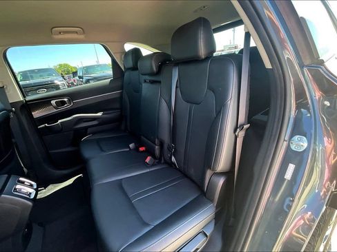 Used 2023 Kia Sorento S FWD image 28