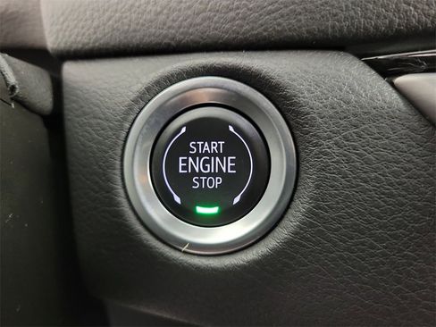 Certified 2025 Cadillac XT4 Premium Luxury image 29