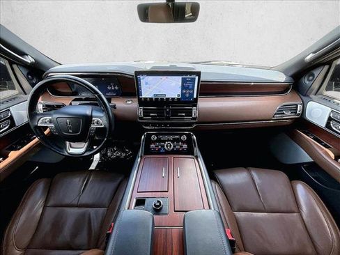 Used 2023 Lincoln Navigator Reserve image 16