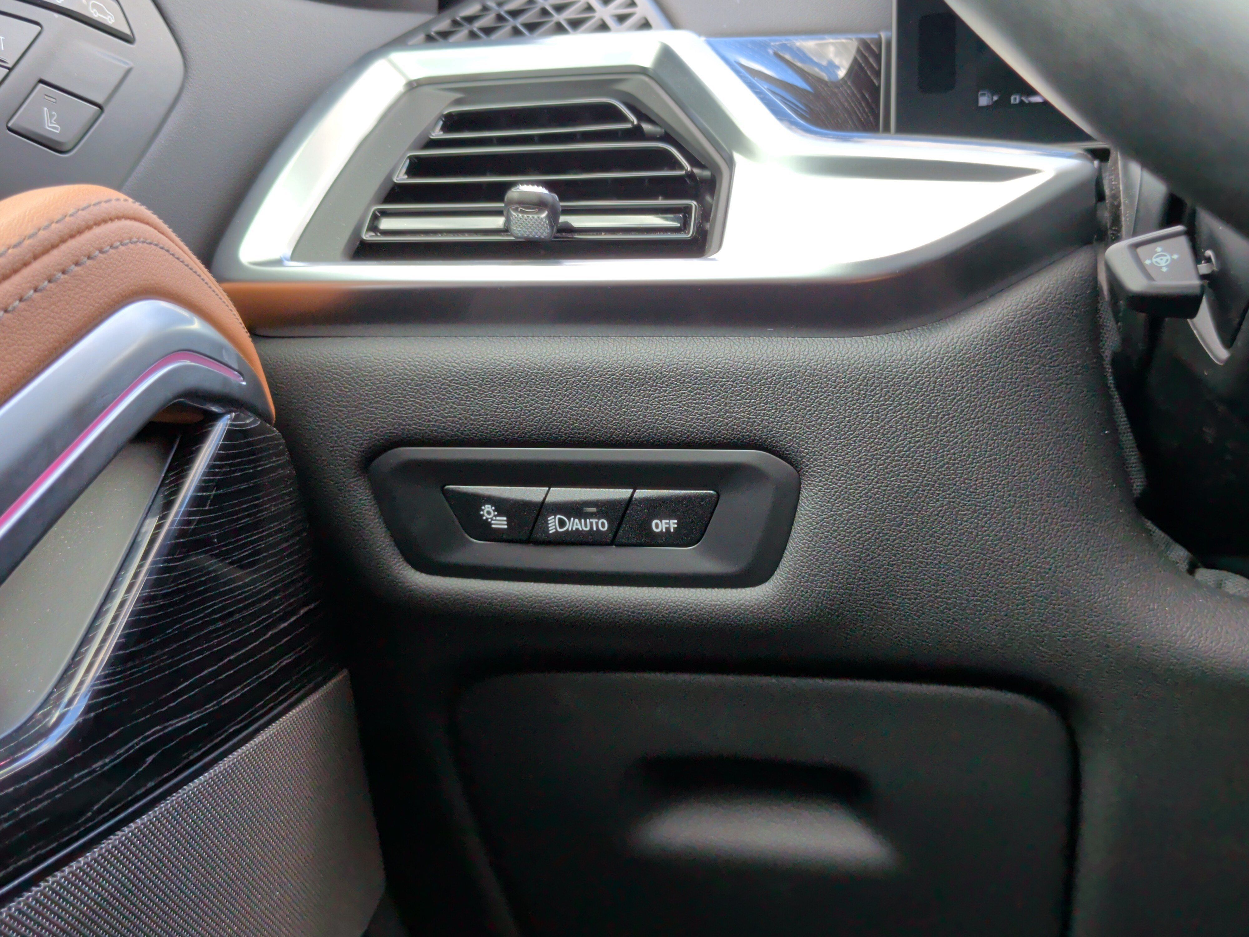 Certified 2026 BMW X6 M60i AWD/4WD image 25