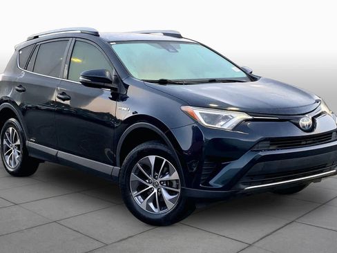 Used 2018 Toyota RAV4 LE AWD/4WD image 3