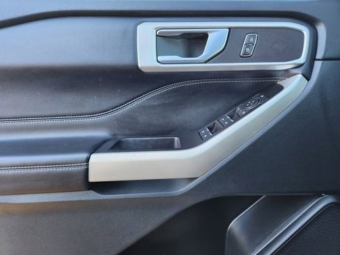 Used 2021 Ford Explorer XLT w/ Equipment Group 202A image 21