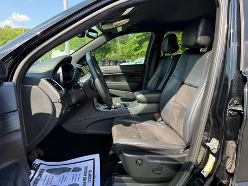 Used 2020 Jeep Grand Cherokee Altitude image 12