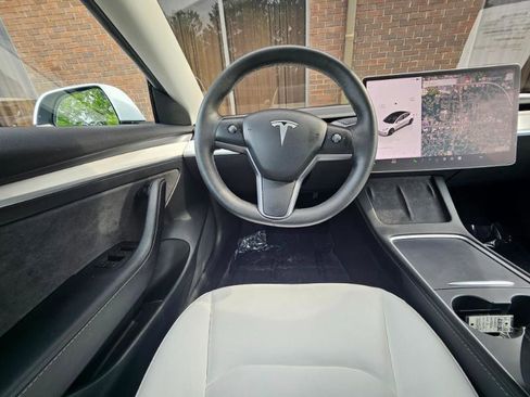 Used 2023 Tesla Model 3 Standard Range RWD image 4