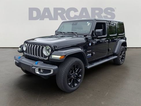Used 2024 Jeep Wrangler Unlimited Sahara AWD/4WD image 3