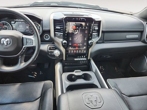Used 2019 RAM 1500 Laramie AWD/4WD image 11