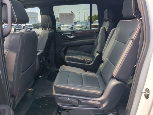 Used 2023 Chevrolet Suburban Premier w/ Premium Package 2 AWD/4WD image 30