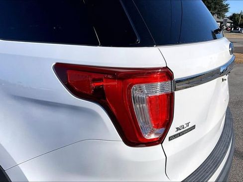 Used 2019 Ford Explorer XLT image 20