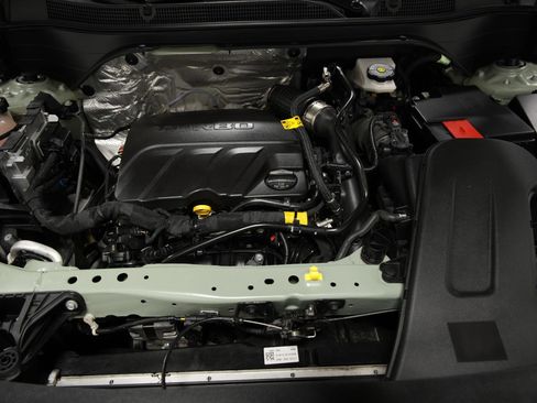 Used 2024 Chevrolet Trax RS w/ Driver Confidence Package image 11