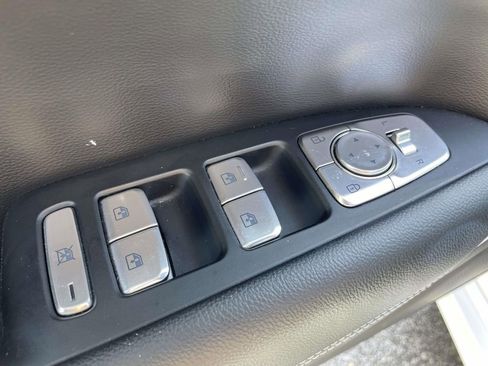 Used 2025 Genesis G70 2.5T RWD image 17