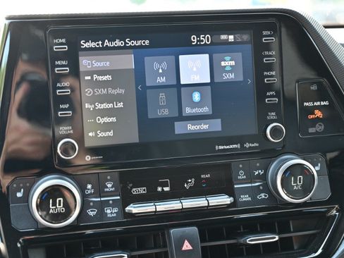 Used 2022 Toyota Highlander XSE AWD/4WD image 28
