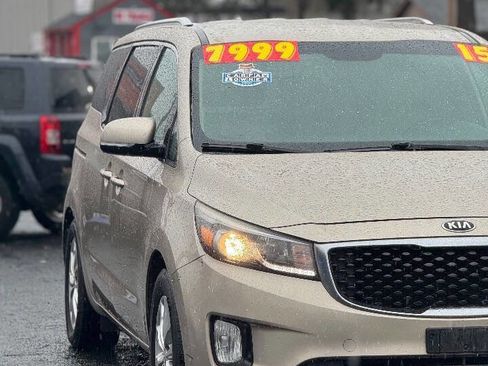 Used 2015 Kia Sedona EX image 9