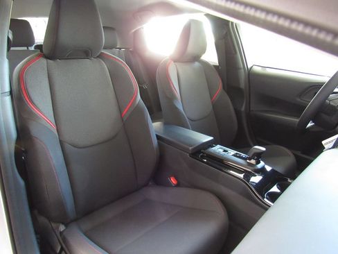 Used 2026 Toyota Prius Plug-In Hybrid FWD image 19