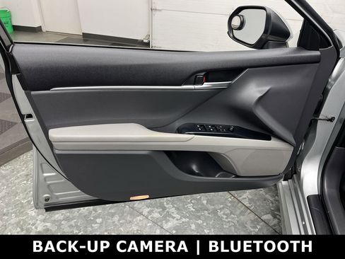 Used 2018 Toyota Camry SE image 6