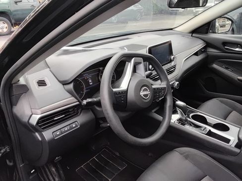 Used 2024 Nissan Altima 2.5 SV FWD image 9