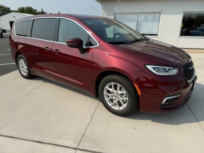 Used 2023 Chrysler Pacifica Touring-L