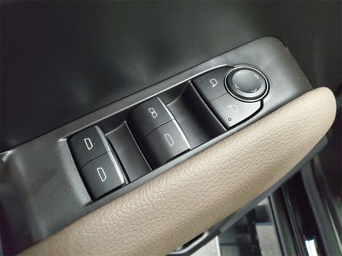 New 2026 GMC Canyon Denali image 10