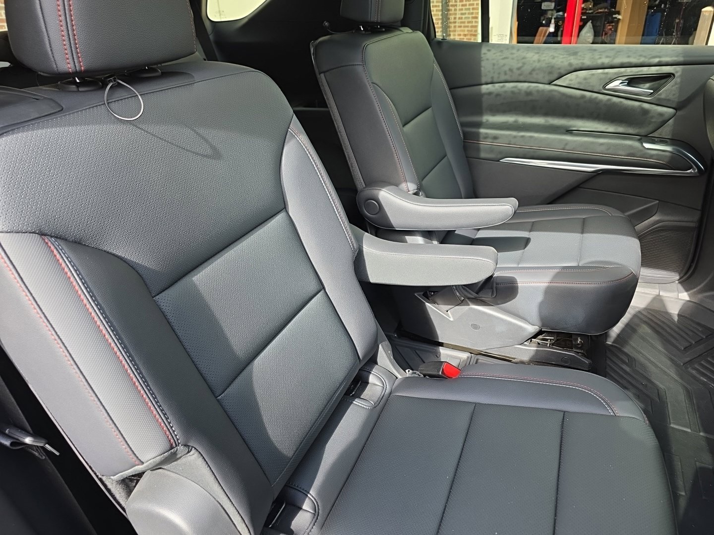 Used 2025 Chevrolet Traverse Z71 AWD/4WD image 35
