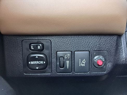 Used 2017 Toyota RAV4 Limited image 15