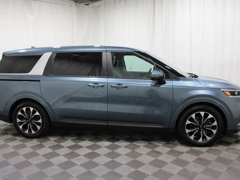 Used 2023 Kia Carnival EX FWD image 24