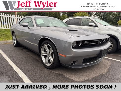 Used 2017 Dodge Challenger R/T RWD image 1