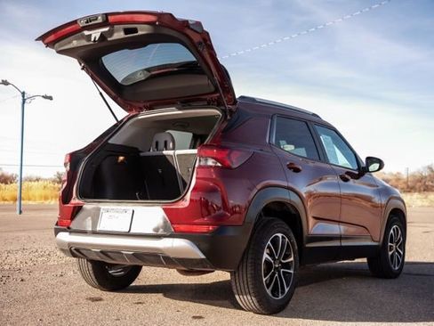 Used 2025 Chevrolet TrailBlazer LT image 9