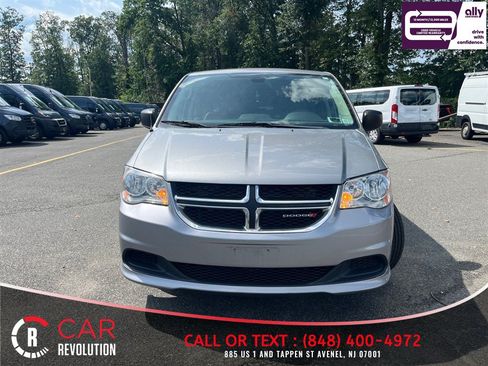 Used 2019 Dodge Grand Caravan SE FWD image 2