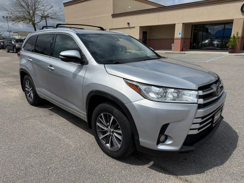 Used 2017 Toyota Highlander XLE AWD/4WD image 6