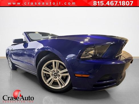 Used 2013 Ford Mustang Convertible image 1