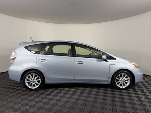 Used 2012 Toyota Prius V Five FWD image 4