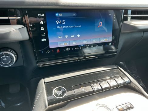 Used 2025 Lincoln Navigator Reserve image 16