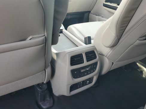 Used 2019 Honda Pilot Touring image 14