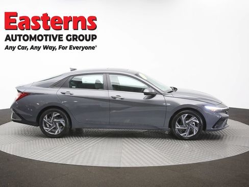 Used 2025 Hyundai Elantra SEL FWD image 47