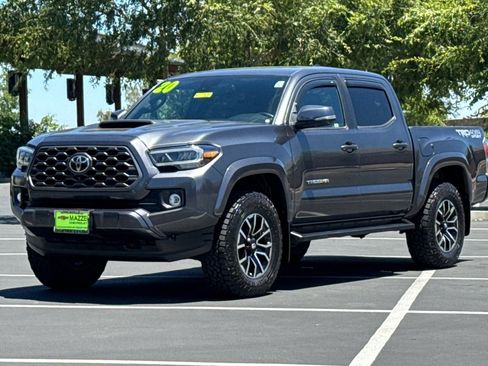 Used 2020 Toyota Tacoma TRD Sport w/ TRD Premium Sport Package AWD/4WD image 16