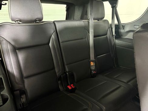 Used 2024 Chevrolet Suburban Premier RWD image 22