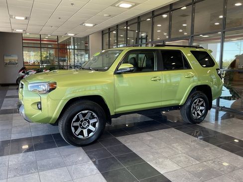 Certified 2023 Toyota 4Runner TRD Off-Road Premium image 3