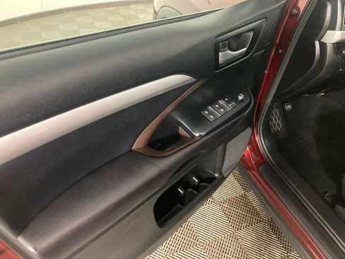 Used 2017 Toyota Highlander XLE image 10