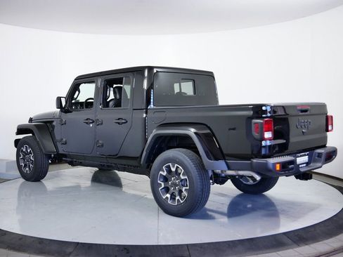 Used 2024 Jeep Gladiator Sport w/ Premium Package image 14