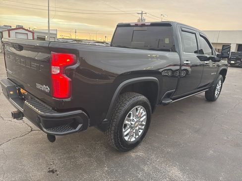 Used 2021 Chevrolet Silverado 2500 High Country w/ Technology Package image 8