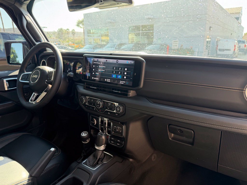 Used 2024 Jeep Wrangler Unlimited Sahara w/ Technology Group AWD/4WD image 18