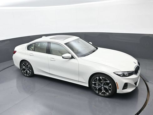 New 2025 BMW 330i xDrive Sedan w/ Convenience Package AWD/4WD image 29