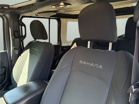 Used 2019 Jeep Wrangler Unlimited Sahara w/ Cold Weather Group AWD/4WD image 14