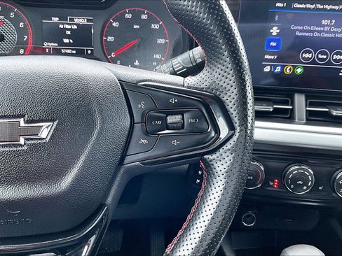 Used 2024 Chevrolet Trax RS w/ Sunroof Package image 17