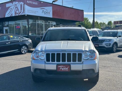 Used 2010 Jeep Grand Cherokee Laredo RWD image 3