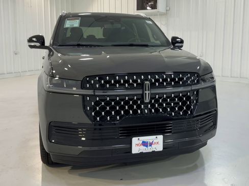 New 2025 Lincoln Navigator Black Label AWD/4WD image 4